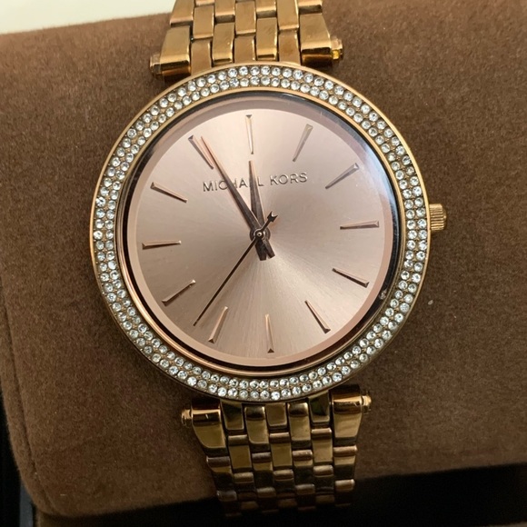Needs battery- Michael Kors Rose gold watch Michael Kors darci pre-loved - Picture 4 of 10